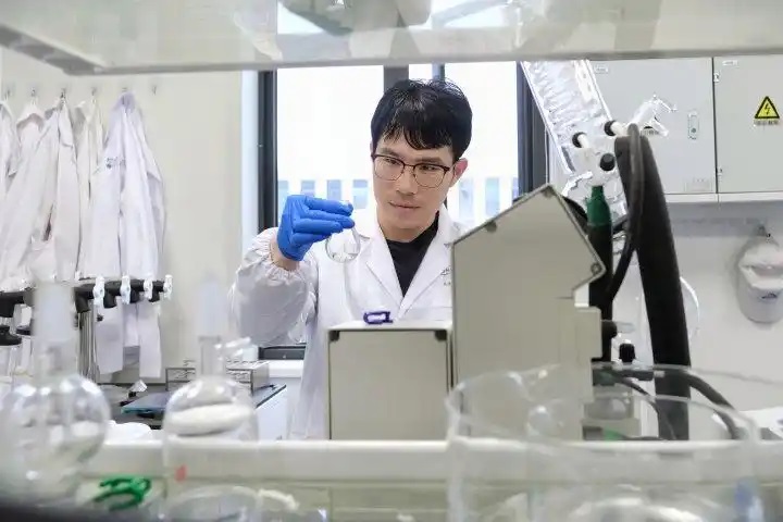 张夏衡团队3.jpg 张夏衡团队3.jpg